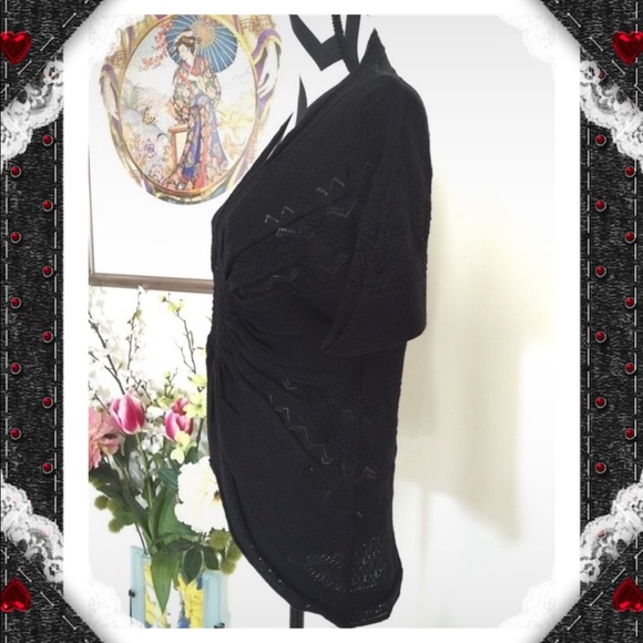 Super Cute Black Short Sleeve Knit Top - Picture 5 of 6